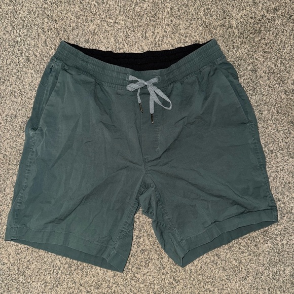 Lululemon Bowline Shorts - Picture 5 of 9